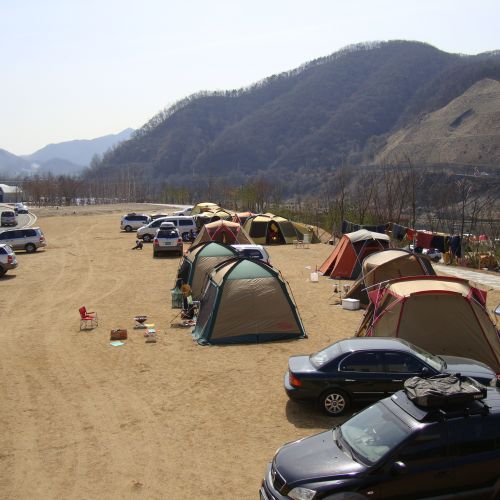 이번에 새로 개장한 야영장입니다.