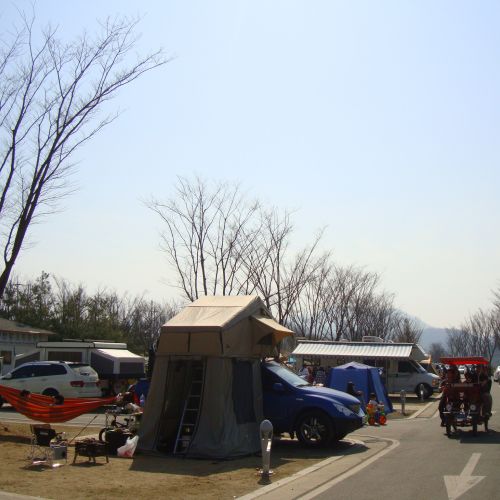 봄날의 야영장 입니다.